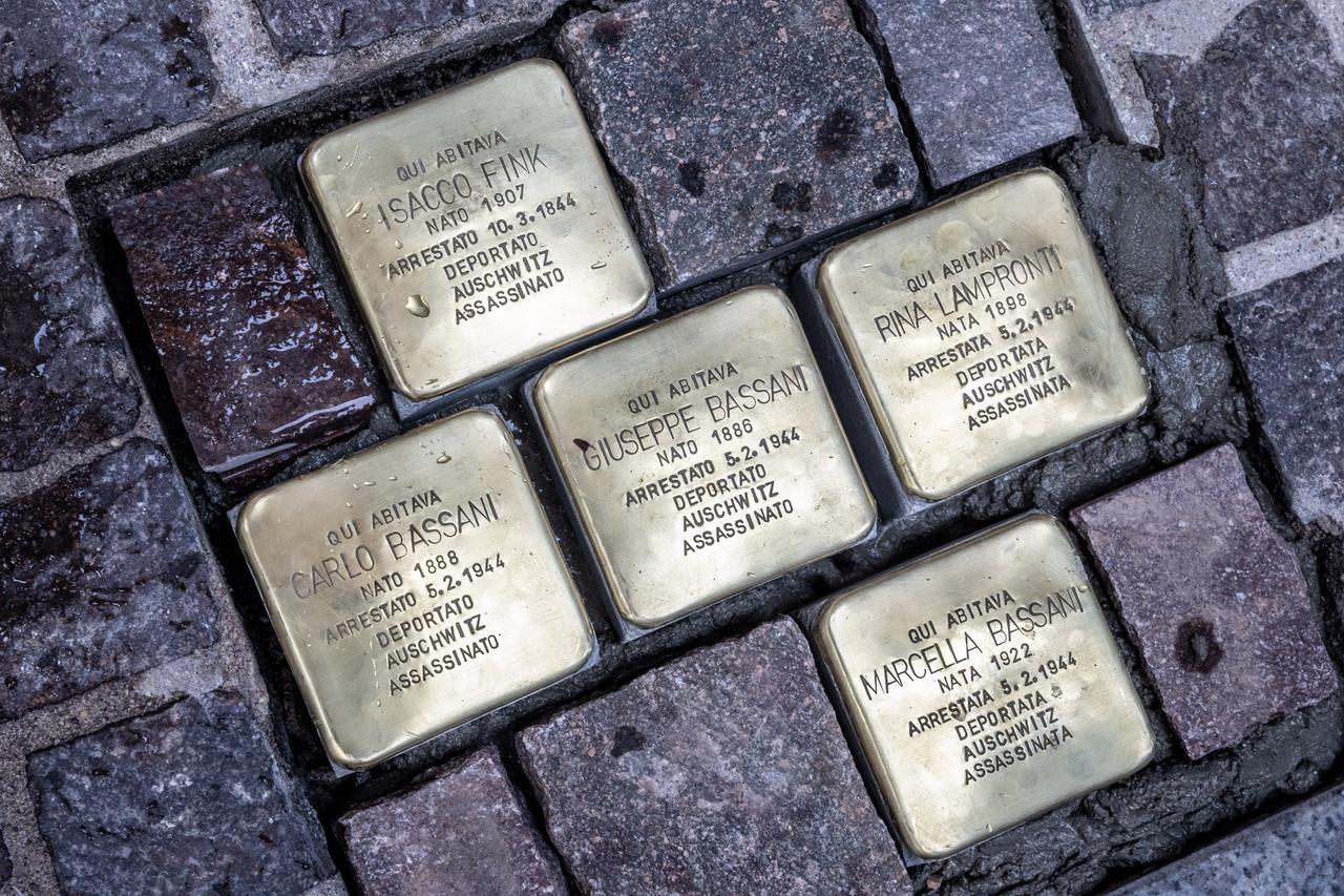 Pietra d’inciampo con errore a Ferrara