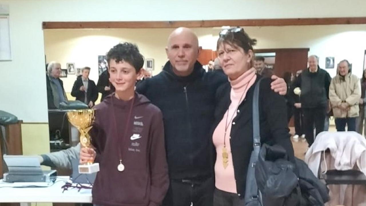 Orlando Pin, a sinistra, premiato da Marco Ceccarini e da Carla Mazzoni