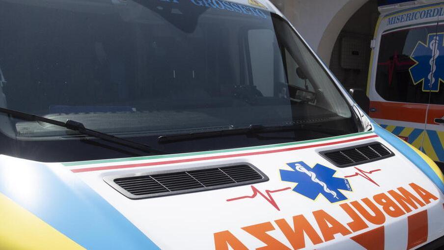 Un'ambulanza (foto d'archivio)