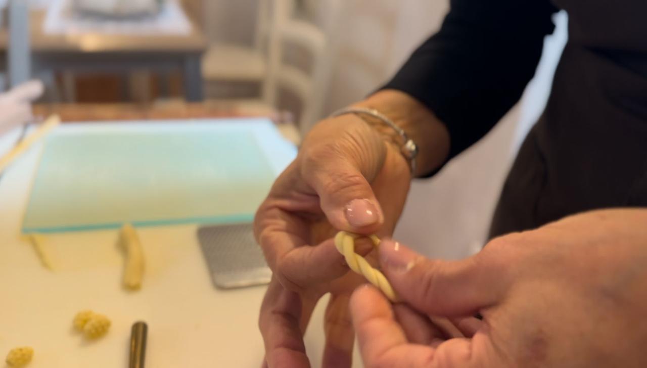 Dai “gravellus” alle lorighittas: la storia dell’isola tra le dita