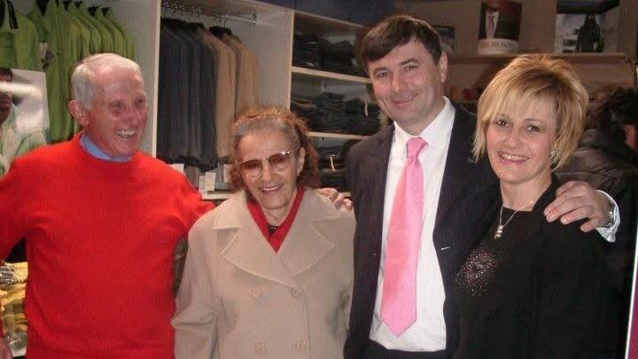 Barbara Pollastri con il marito Mauro e i genitori Emilio e Ivanna