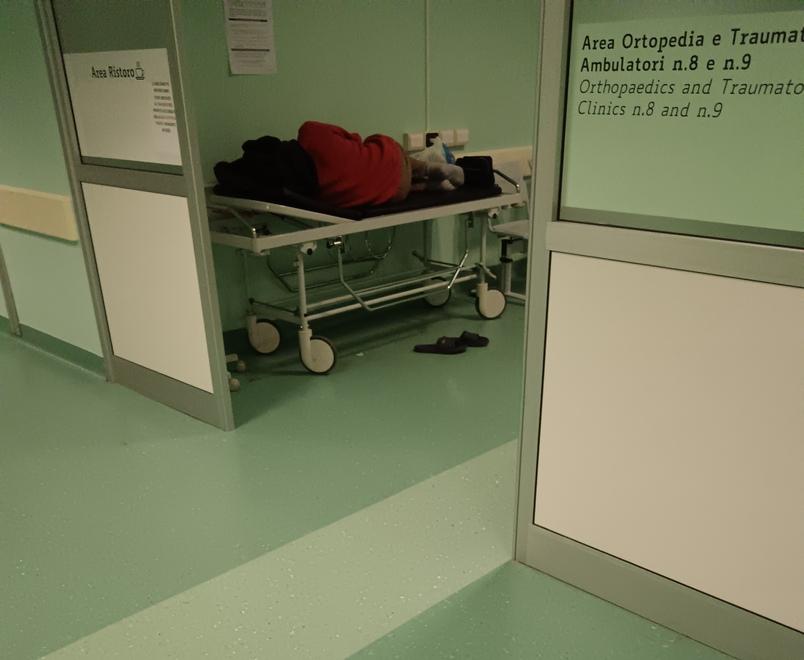 Ferrara, il pronto soccorso è rifugio per senzatetto. Una notte al caldo confusi tra i malati<br type="_moz" />
