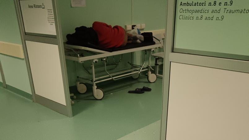 Ferrara, il pronto soccorso è rifugio per senzatetto. Una notte al caldo confusi tra i malati<br type="_moz" />