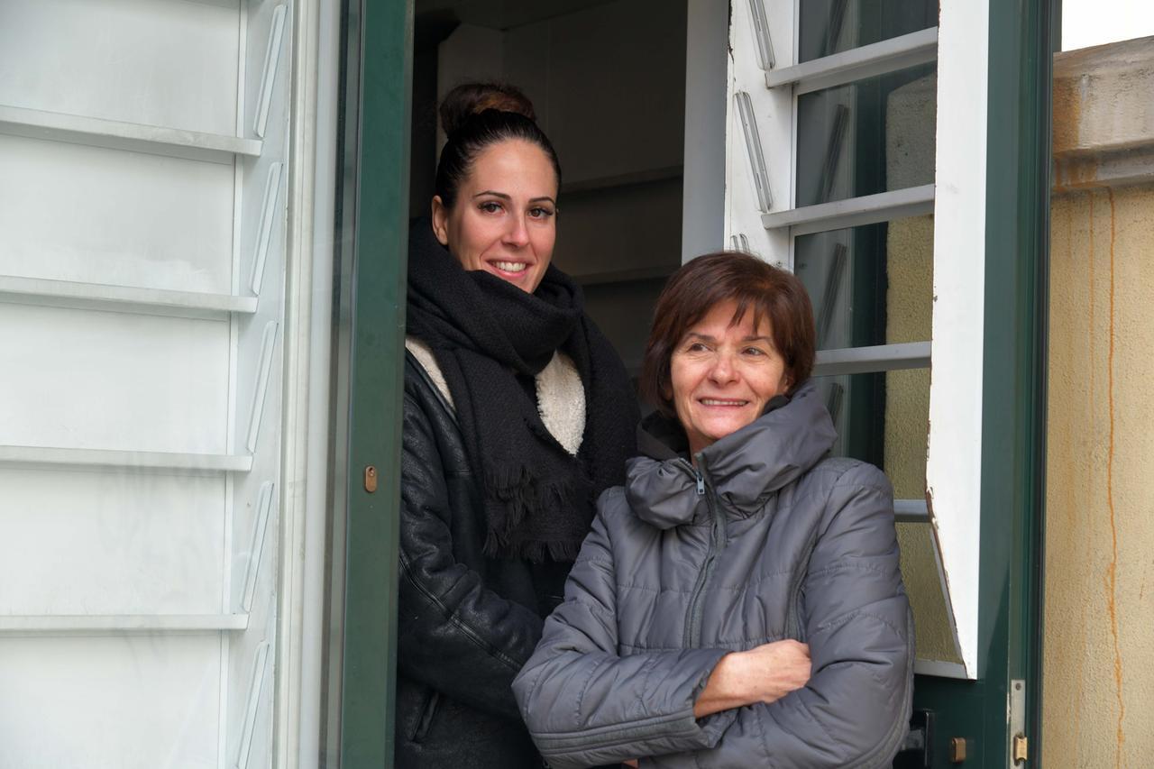 
	Domenica Serra con la figlia

