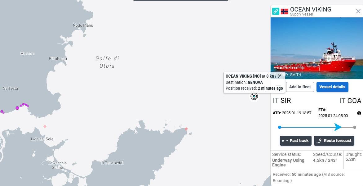 Migranti, la Ocean Viking è arrivata a Olbia: sbarcherà donne e bambini
