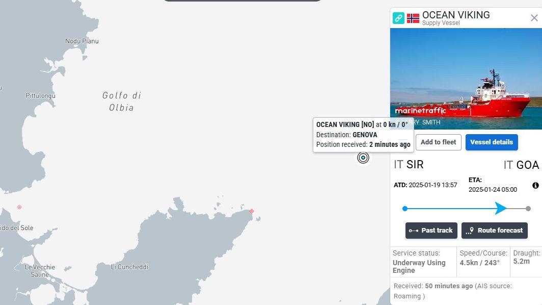 Migranti, la Ocean Viking è arrivata a Olbia: sbarcherà donne e bambini