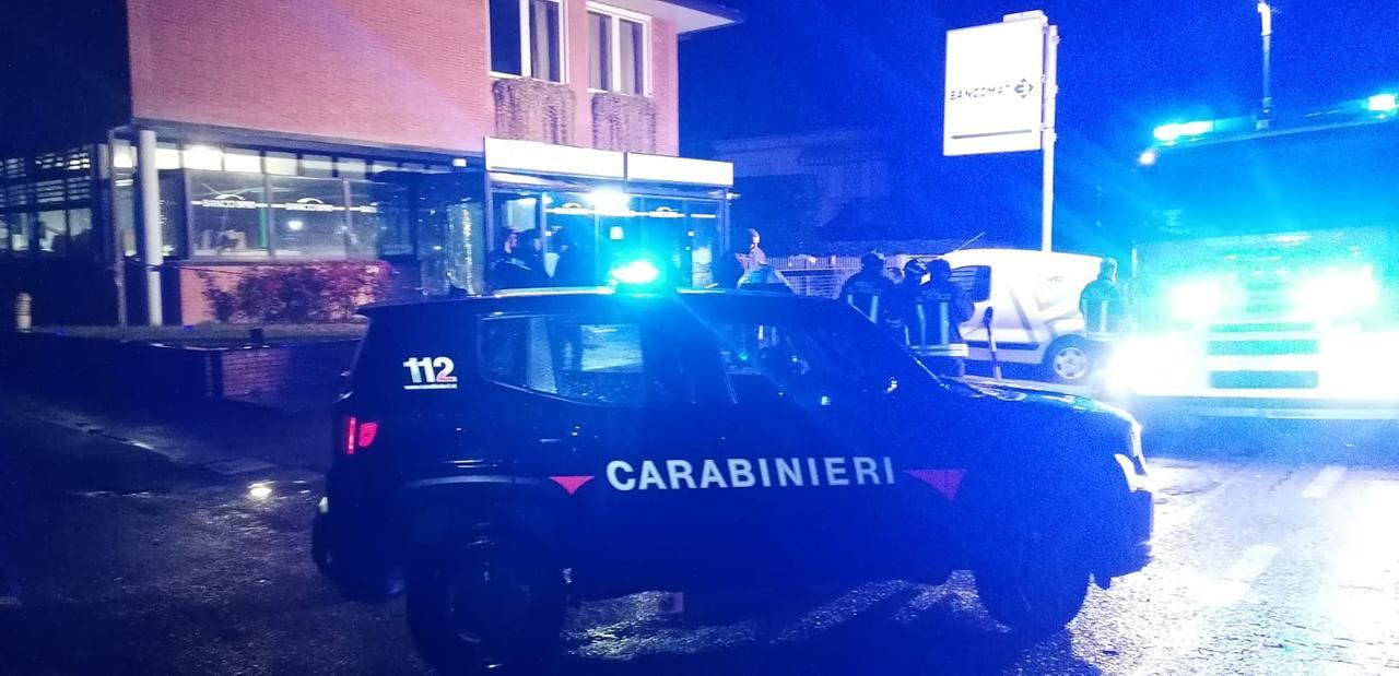 Pescaglia, fanno esplodere il bancomat della Bpm ma fuggono senza bottino