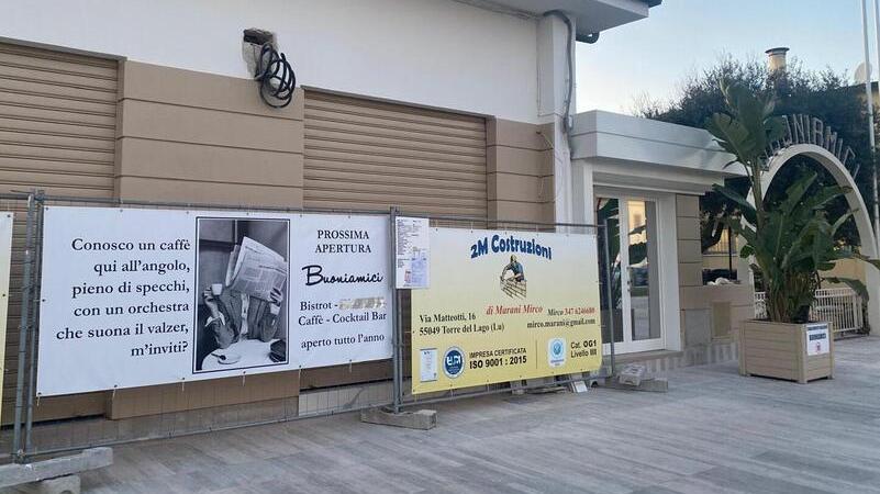 I fondi commerciali (ex sala giochi) sulla passeggiata di Lido di Camaiore