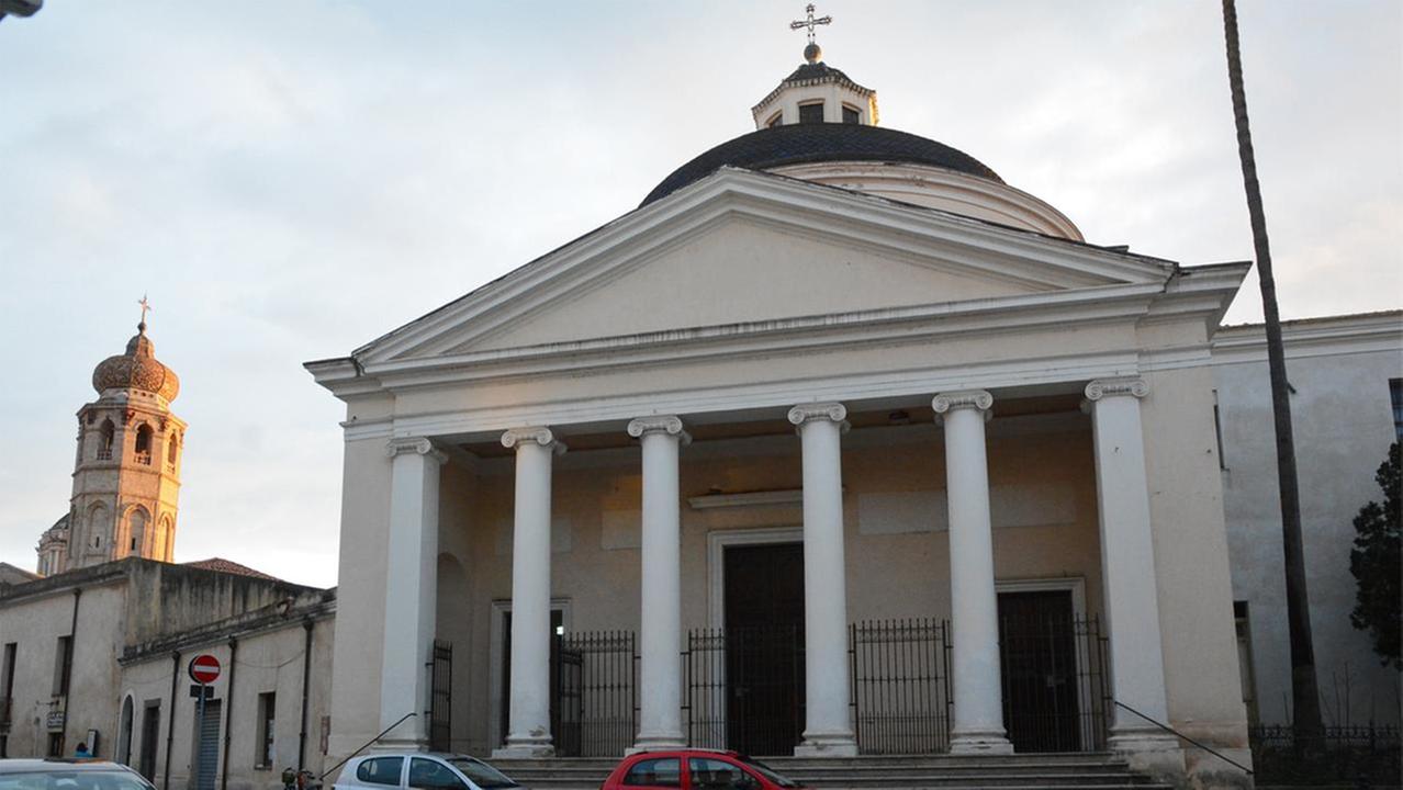 Paura nella notte a Oristano, atti sacrileghi nella chiesa di San Francesco