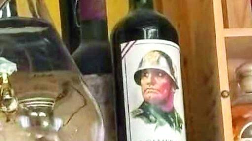 Bottiglia di vino dedicata a Mussolini al ristorante: «E’ sbagliato banalizzare il male»