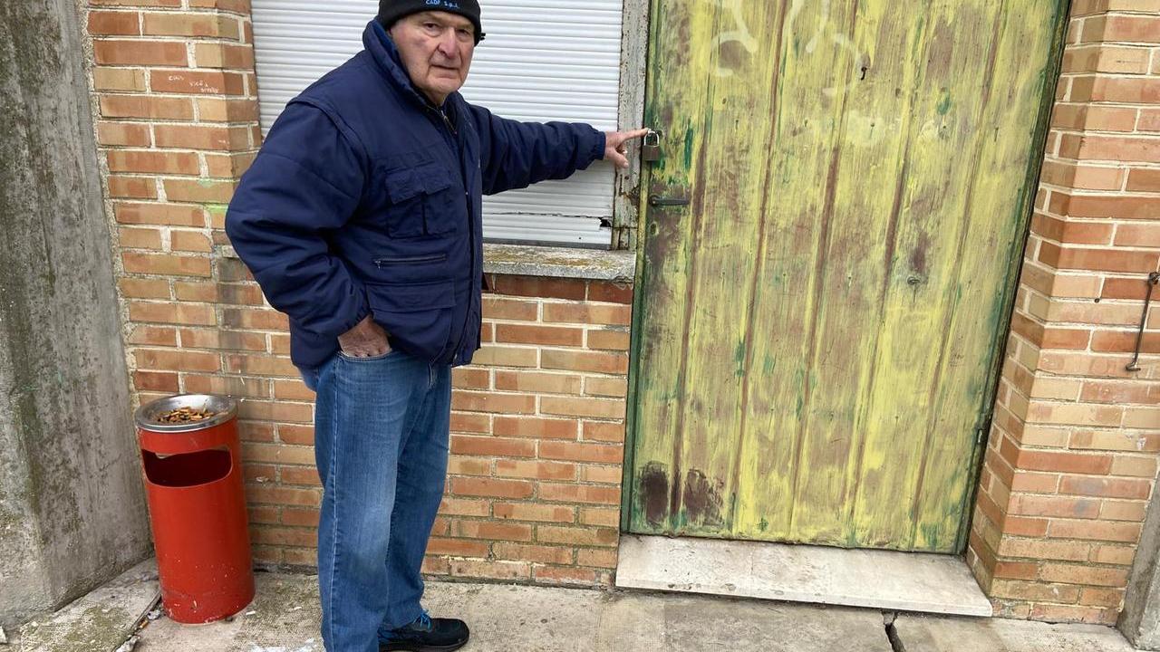 Ladri disperati a Torbiera, rubati pellet e pomodori in scatola