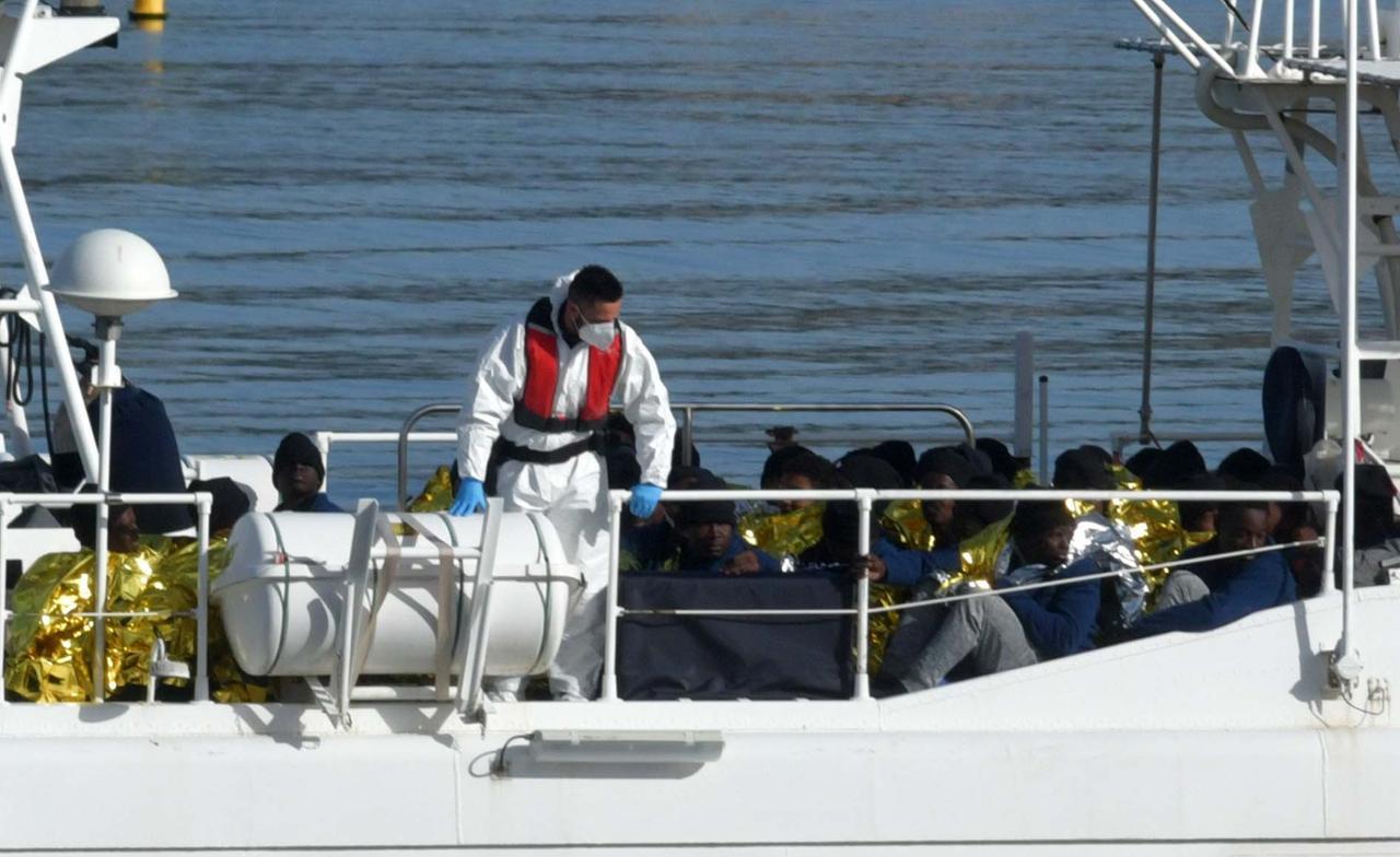 Ocean Viking, ecco come saranno distribuiti in Sardegna i 40 migranti sbarcati a Olbia