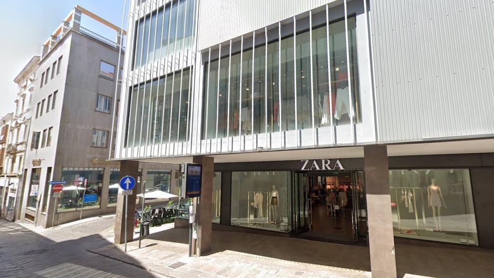 Sassari, aggrediscono la responsabile di Zara e fuggono con dei vestiti: arrestati per rapina
