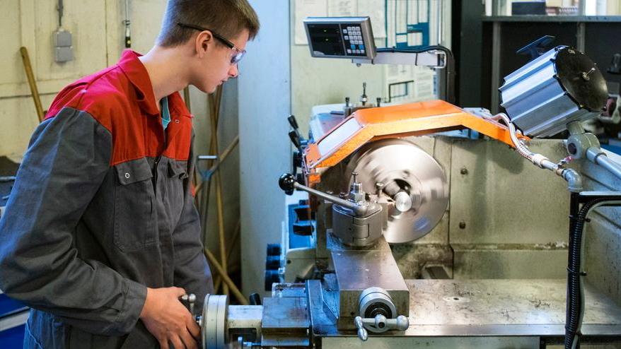 Lavoro a Modena, ecco quali profili non trovano le aziende