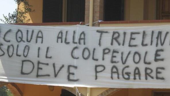 Uno degli striscioni esposti dal Comitato negli anni scorsi