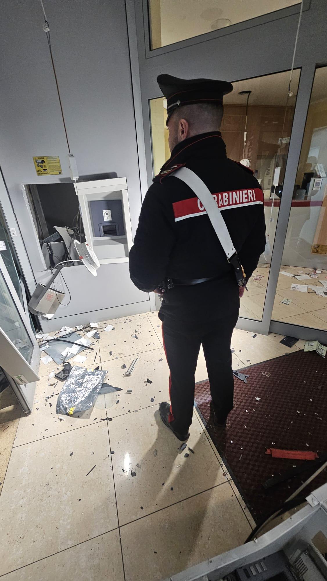 Montecchio, assalto notturno al bancomat