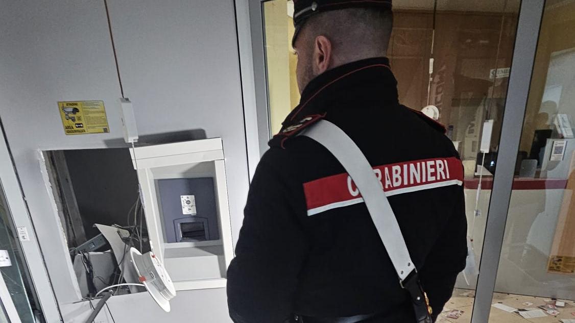 Montecchio, assalto notturno al bancomat