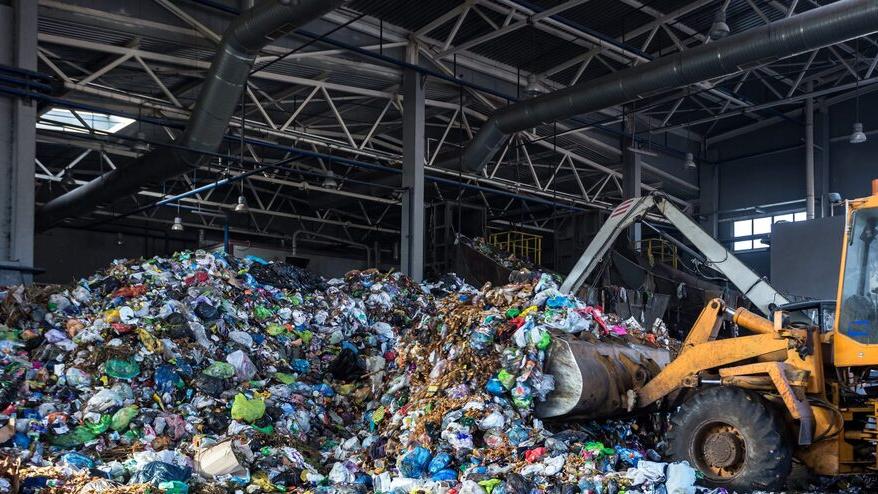 Rosignano, lavoratrice Rea reintegrata: «Aveva accusato dei manager»