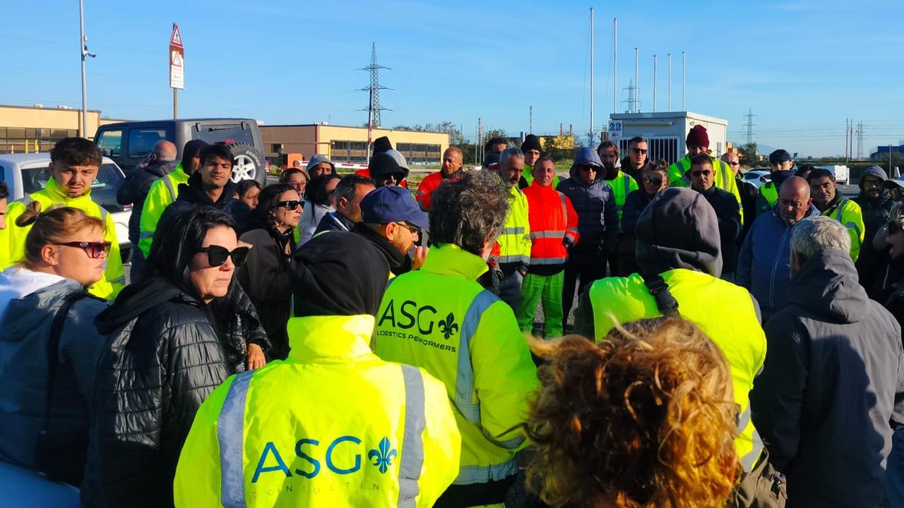 Una delle ultime proteste dei lavoratori sui piazzali Bertani
