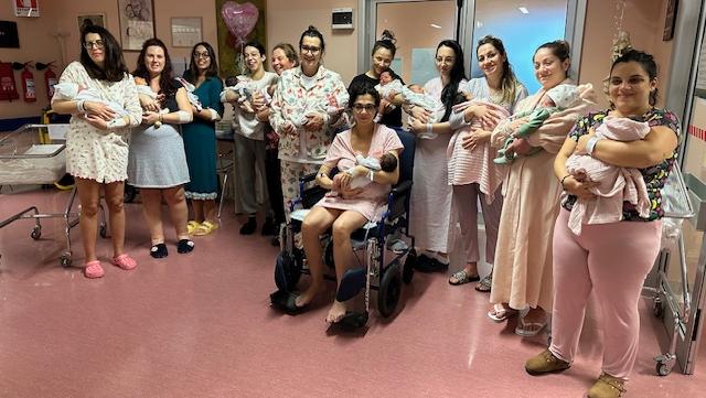 I piccoli con le loro mamme (foto Asl)