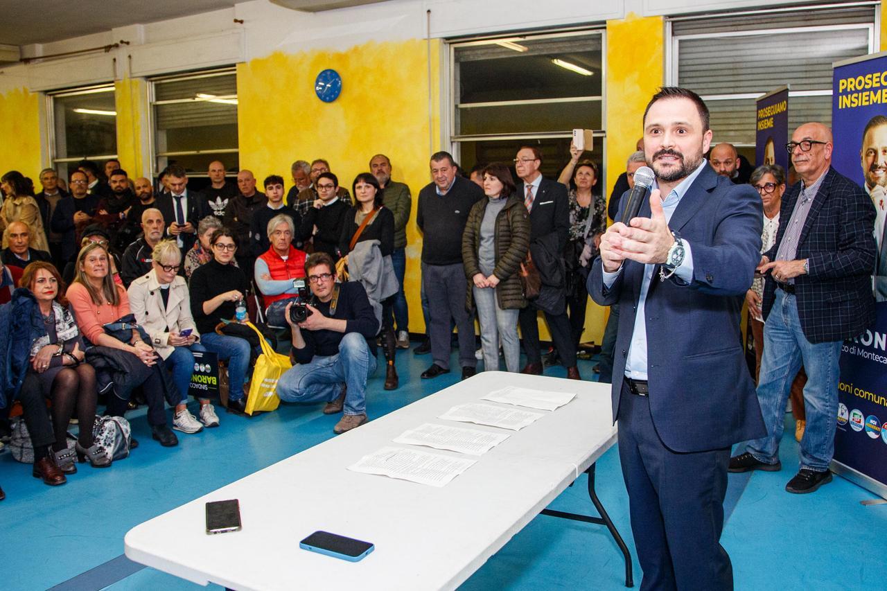 
	l'ex sindaco Luca Baroncini (foto Nucci)

