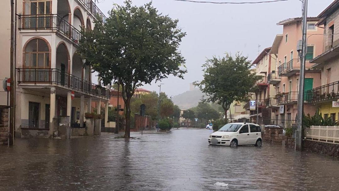 Il tratto iniziale di via Alghero durante il nubifragio
