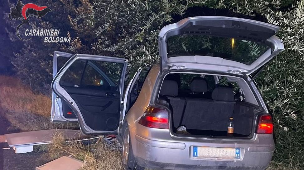 L'auto dopo lo schianto a Camposanto