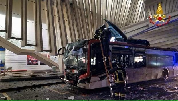 
	L'autobus esploso

