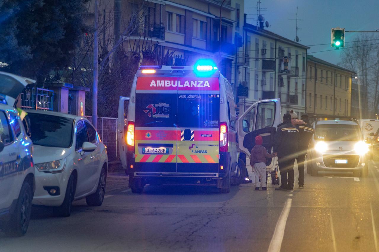 
	L'ambulanza in servizio dopo l'incidente in via delle Suore

