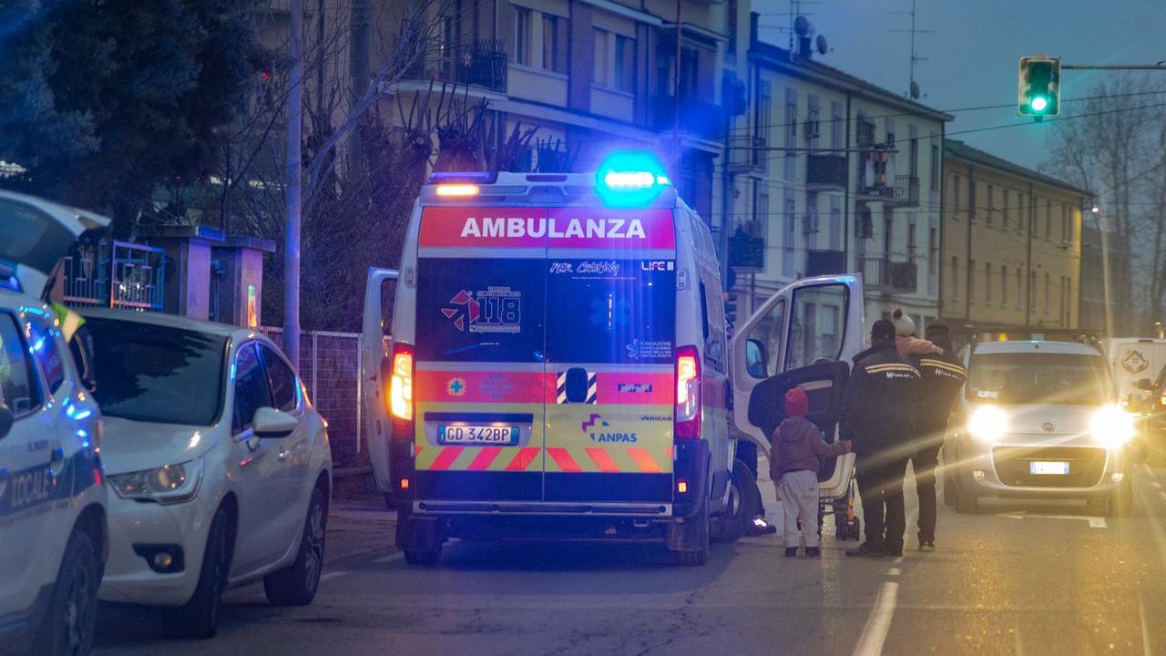 L'ambulanza in servizio dopo l'incidente in via delle Suore
