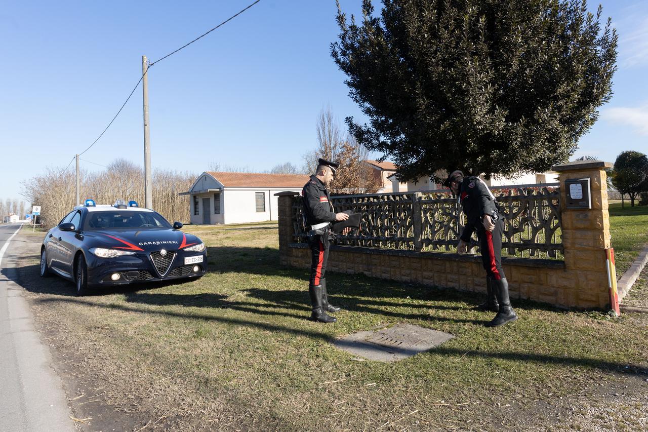 
	I carabinieri sul luogo dell'incidente

