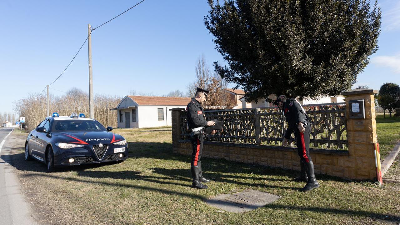I carabinieri sul luogo dell'incidente