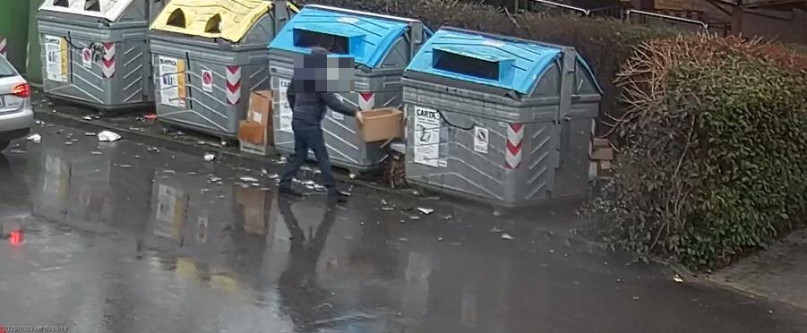 Fotografati mentre abbandonano i rifiuti: 62 multe a Quattro Castella