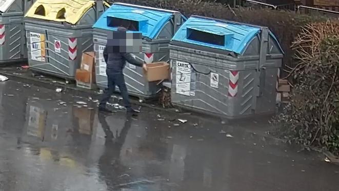 Fotografati mentre abbandonano i rifiuti: 62 multe a Quattro Castella