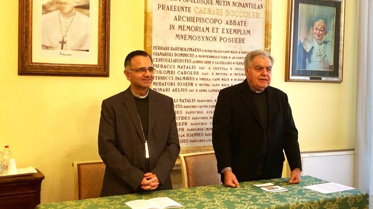 Il vescovo Erio Castellucci e il vicario generale don Giuliano Gazzetti