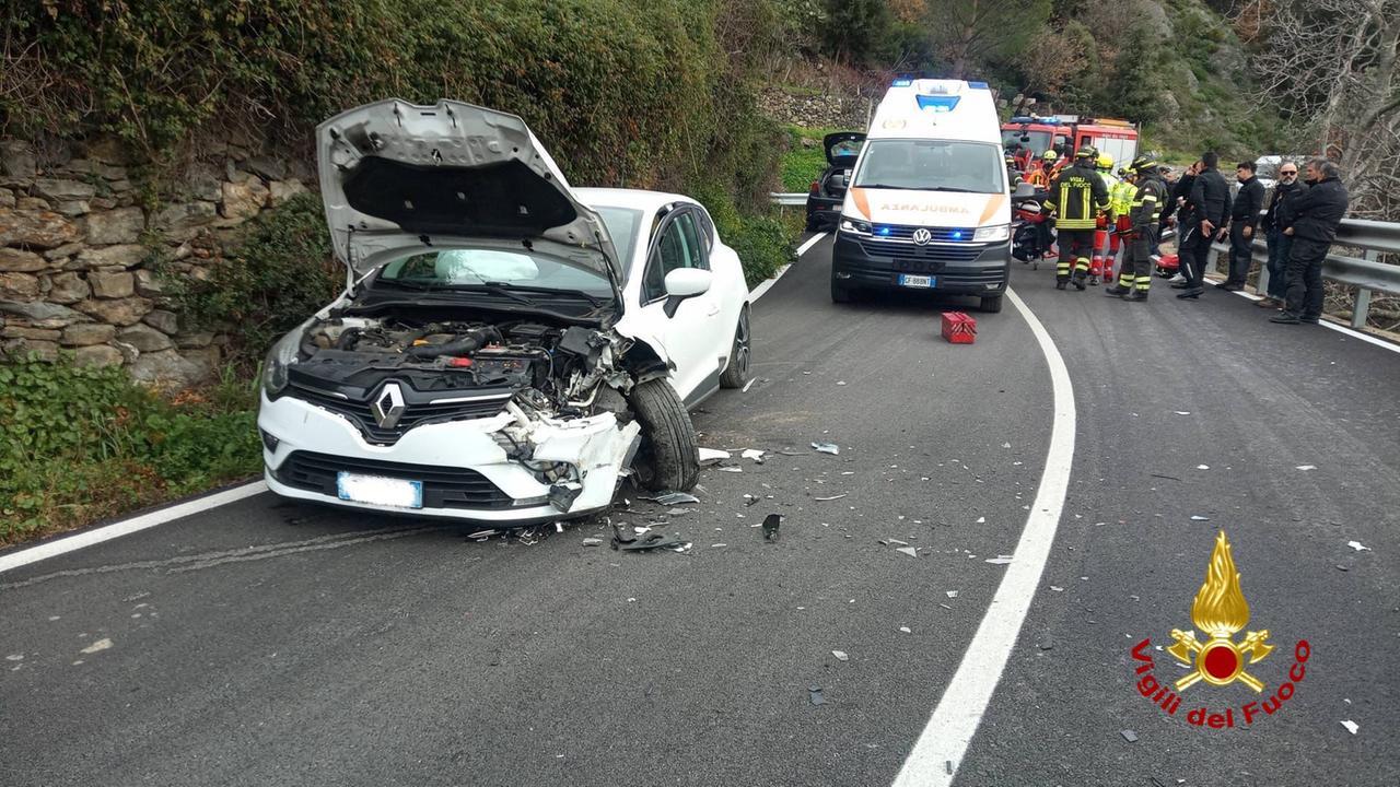 Gairo, scontro auto moto sulla statale 198: due feriti