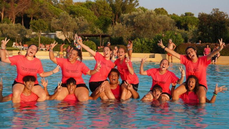 Un momento di svago in piscina grazie ai team di animatori formati da Yf Group (immagine autorizzata dalla società)