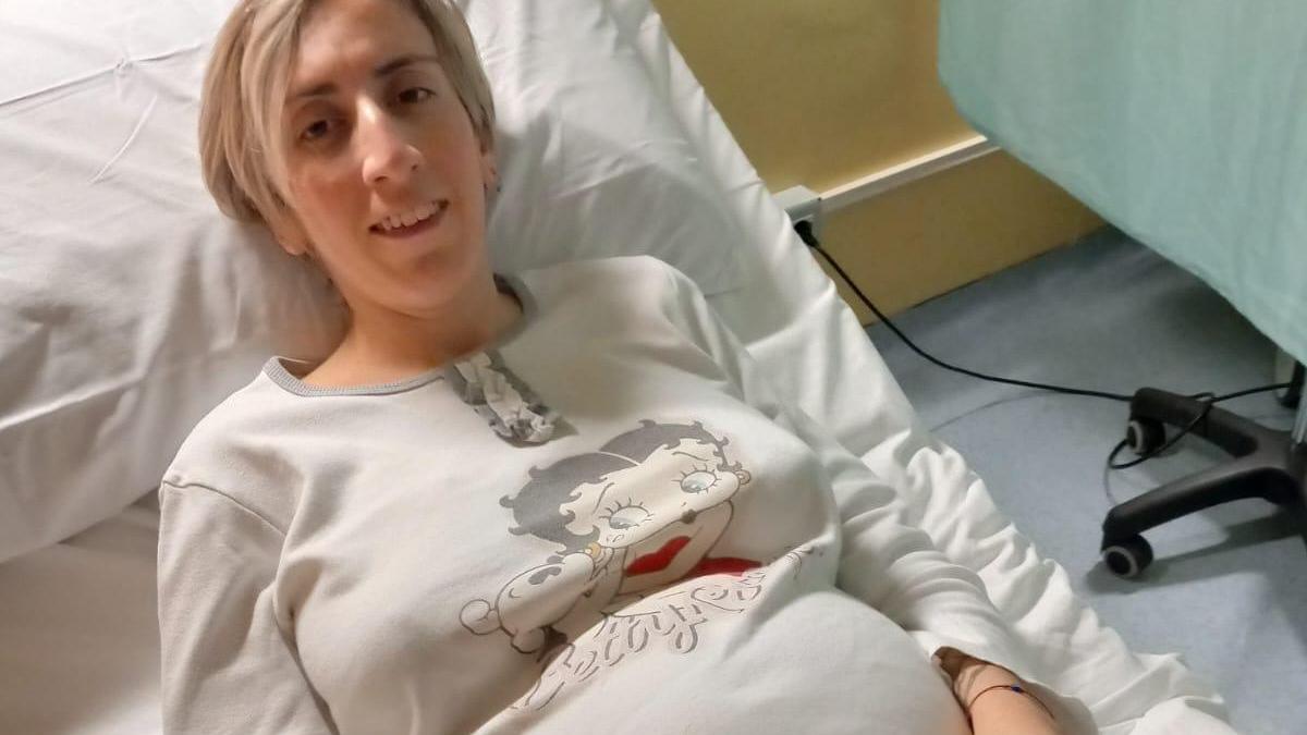 Elisa e la bimba che porta in grembo salve dopo il grave incidente: «Le infermiere dicono di chiamarla Benedetta»