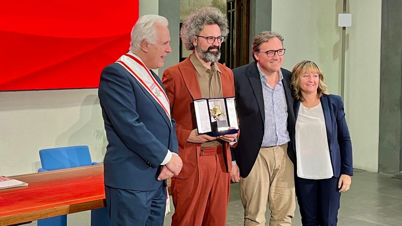 
	Il momento della consegna del Pegaso d'Oro a Simone Cristicchi

