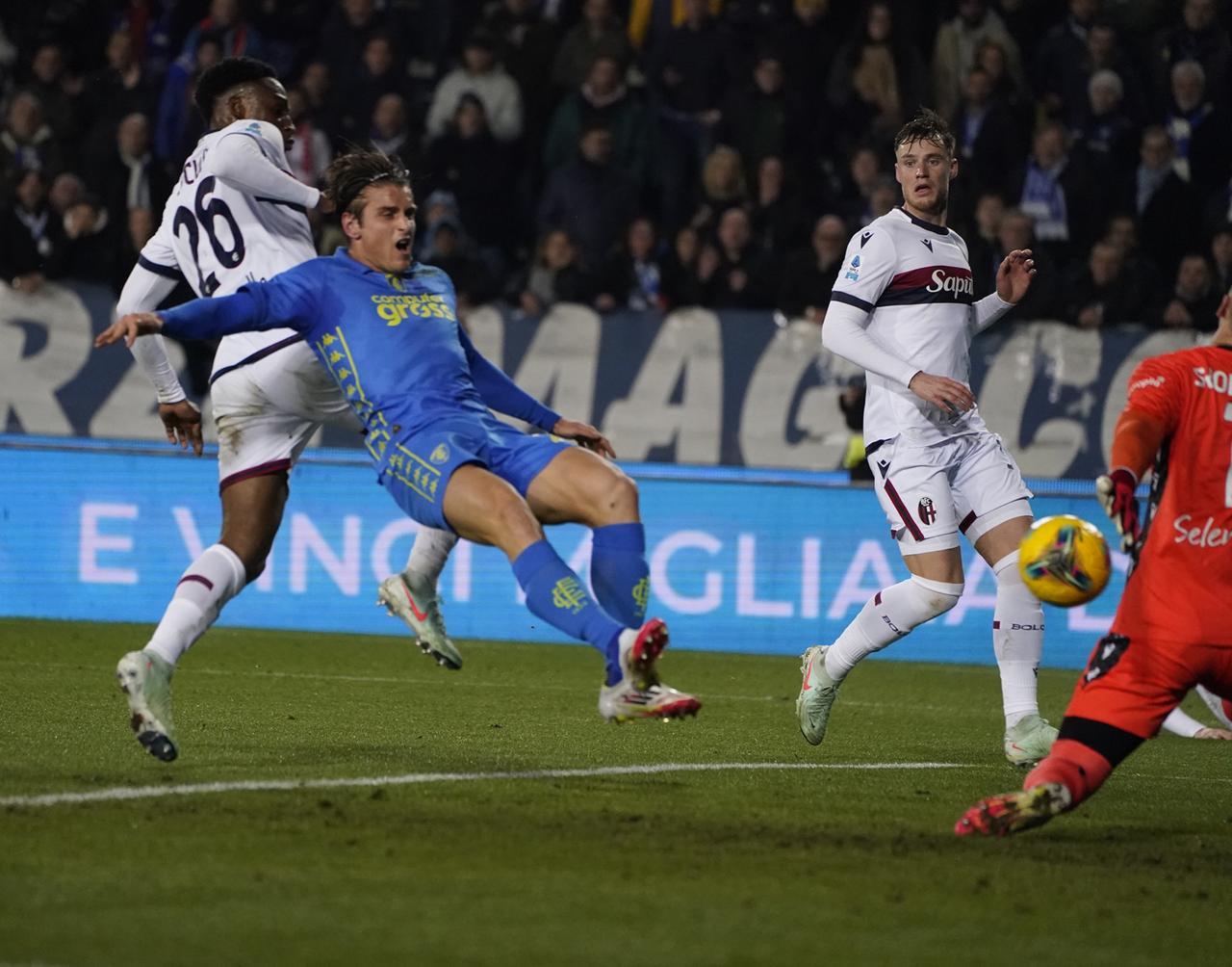
	Lorenzo Colombo segna il gol del vantaggio azzurro

