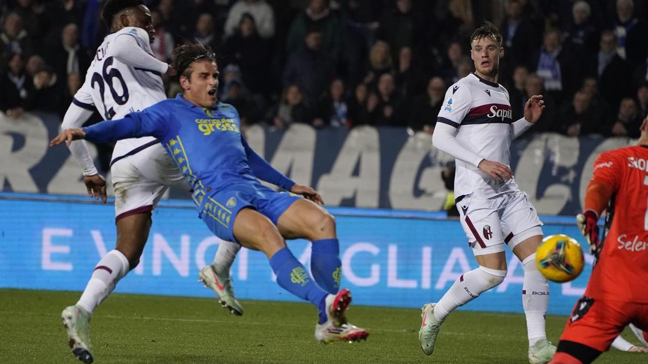 Lorenzo Colombo segna il gol del vantaggio azzurro