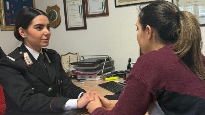 Lido Estensi, torna sotto casa per perseguitarla: scatta il braccialetto elettronico