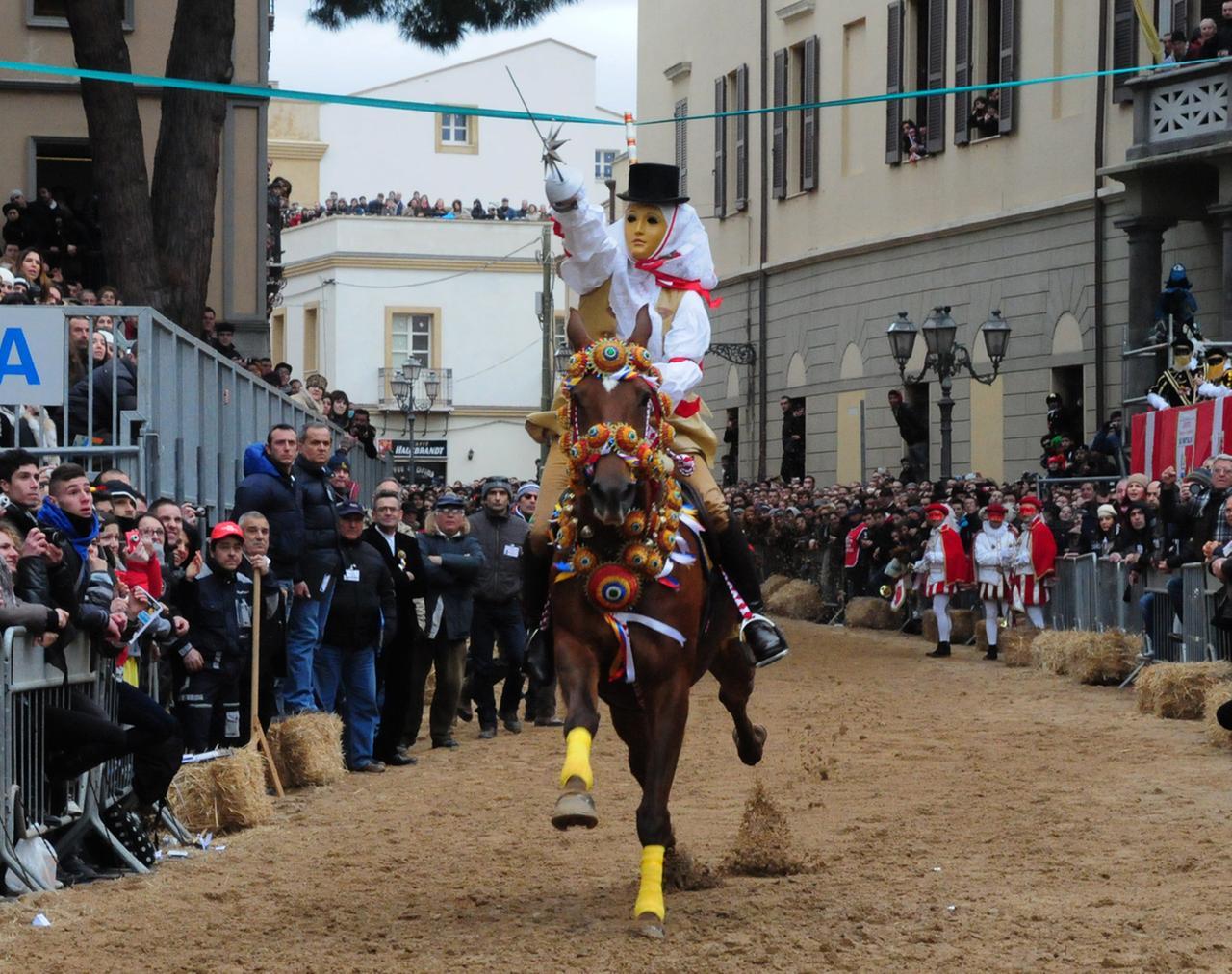 Sartiglia, sta per cadere il vincolo dei 65 anni per i cavalieri