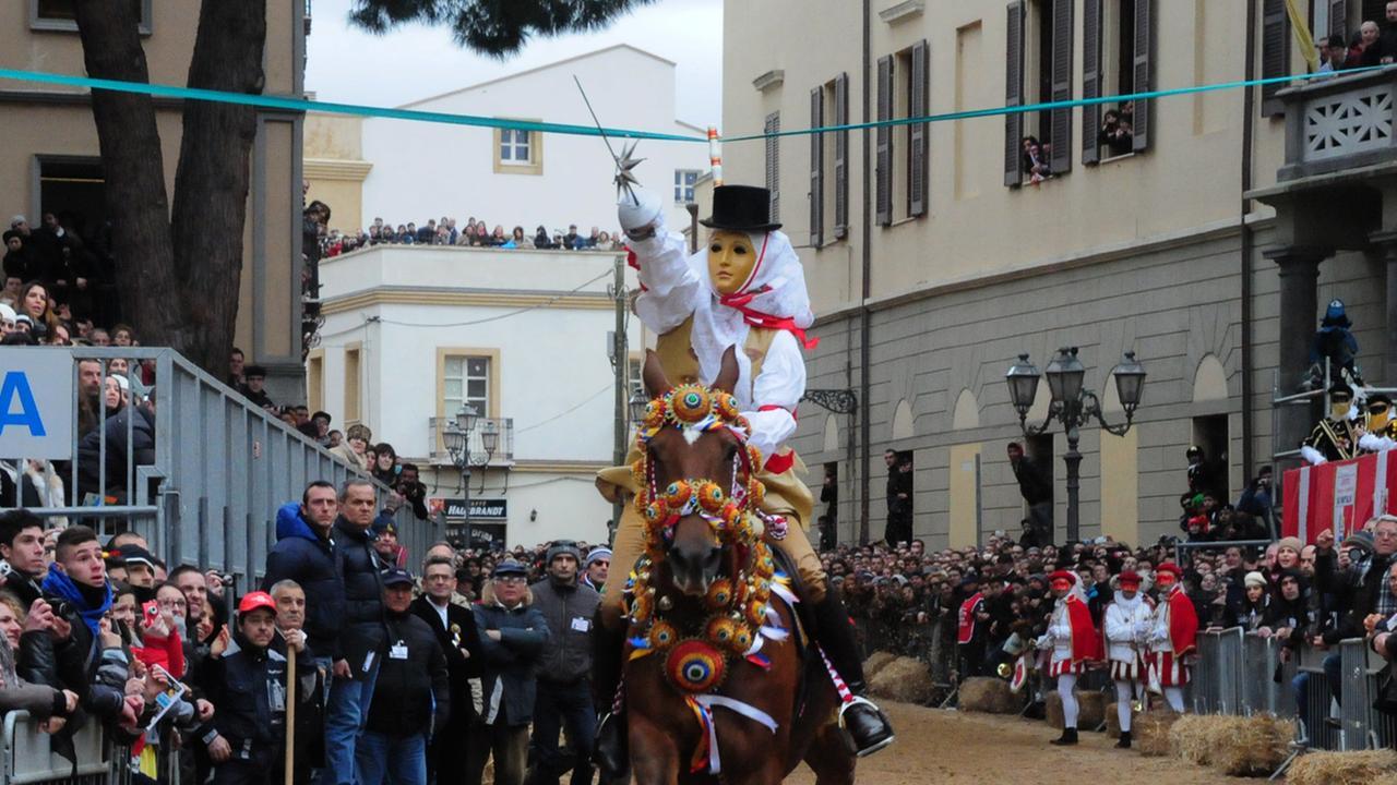 Sartiglia, sta per cadere il vincolo dei 65 anni per i cavalieri