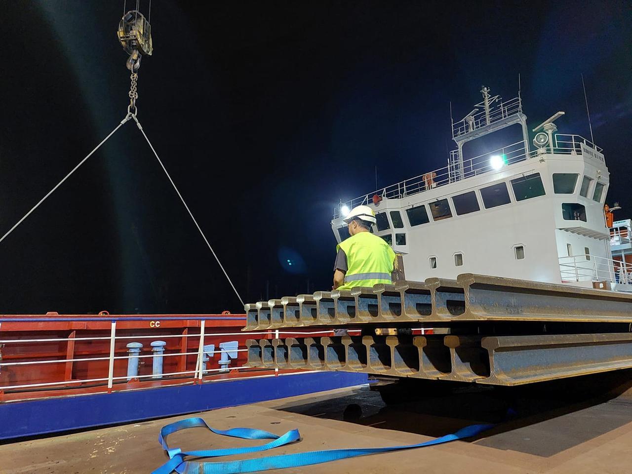
	Un lavoratore della Piombino Logistics

