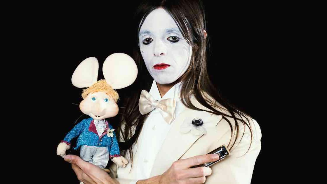 Sanremo, perché il grossetano Lucio Corsi duetta con Topo Gigio