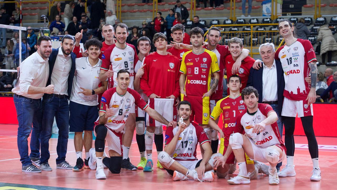 Impresa della Conad Reggio Emilia: Macerata sconfitta al tie-break