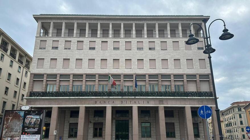 In alto la filiale livornese della Banca d’Italia