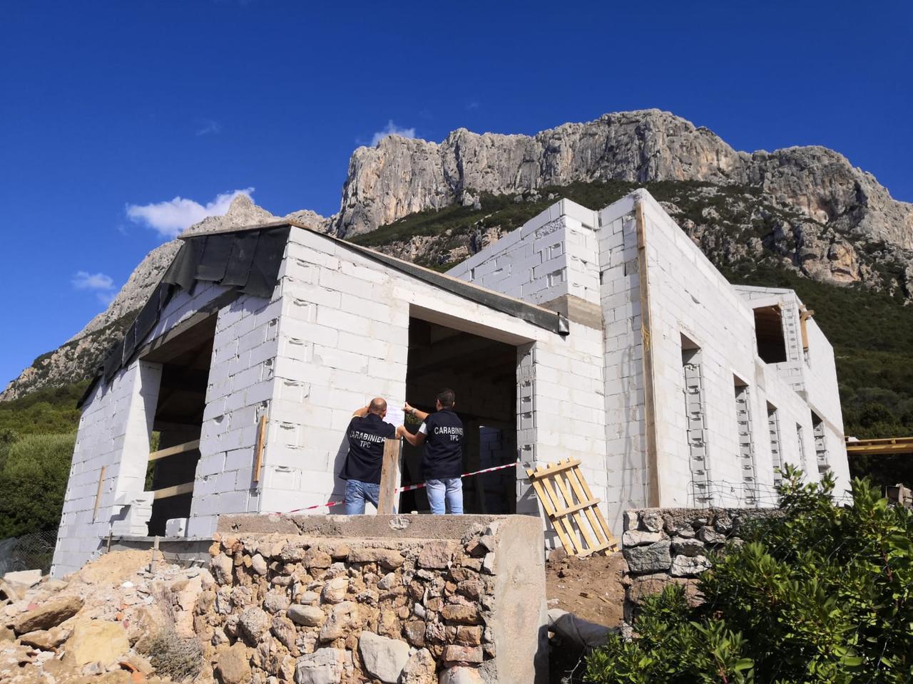 Abusi edilizi a Tavolara, il processo si chiude con la prescrizione