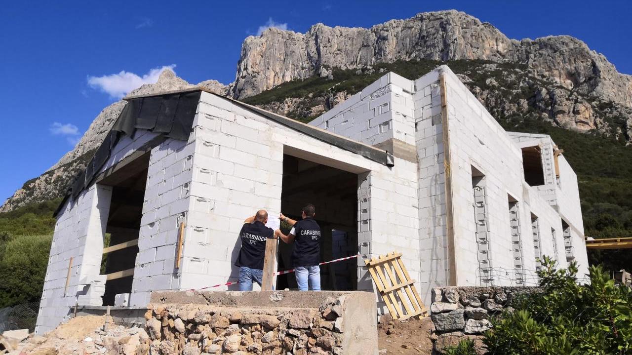 Abusi edilizi a Tavolara, il processo si chiude con la prescrizione